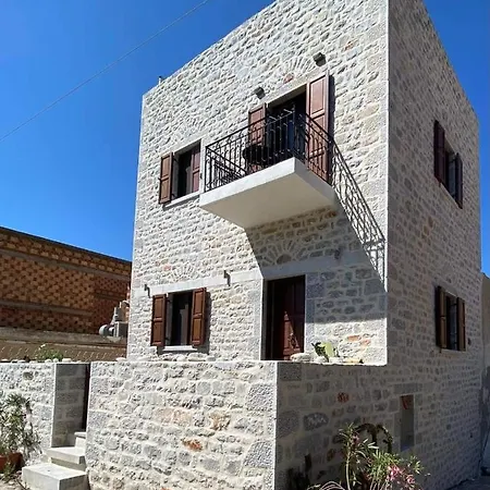 παραδοσιακός πύργος Nyaraló