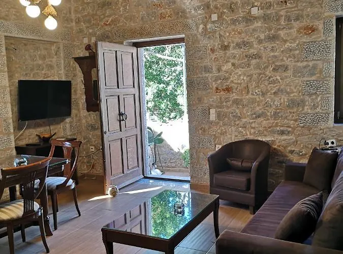 Nyaraló παραδοσιακός πύργος Jeroliménasz