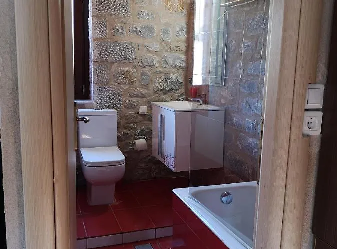 παραδοσιακός πύργος Nyaraló Jeroliménasz